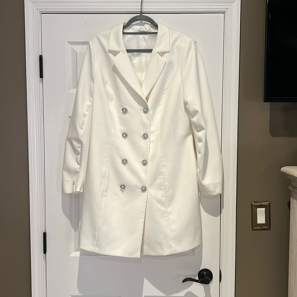 Venus size 16 blazer dress worn once. Long sleeved & lined on the inside.